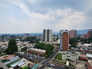 Amplio Apartamento en zona 10 en Alquiler - Image 16