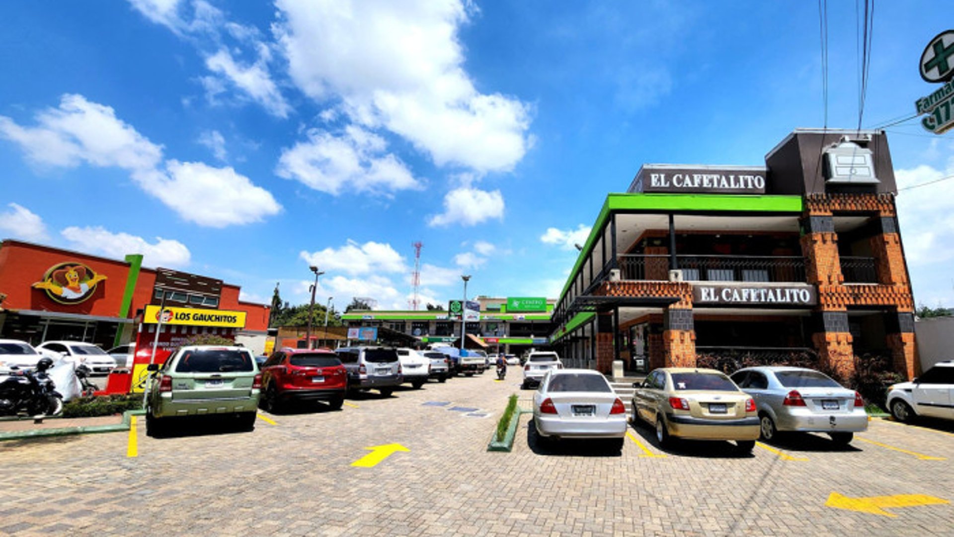 LOCAL EN RENTA EN CENTRO COMERCIAL DE SAN LUCAS SACATEPEQUEZ - Image 1