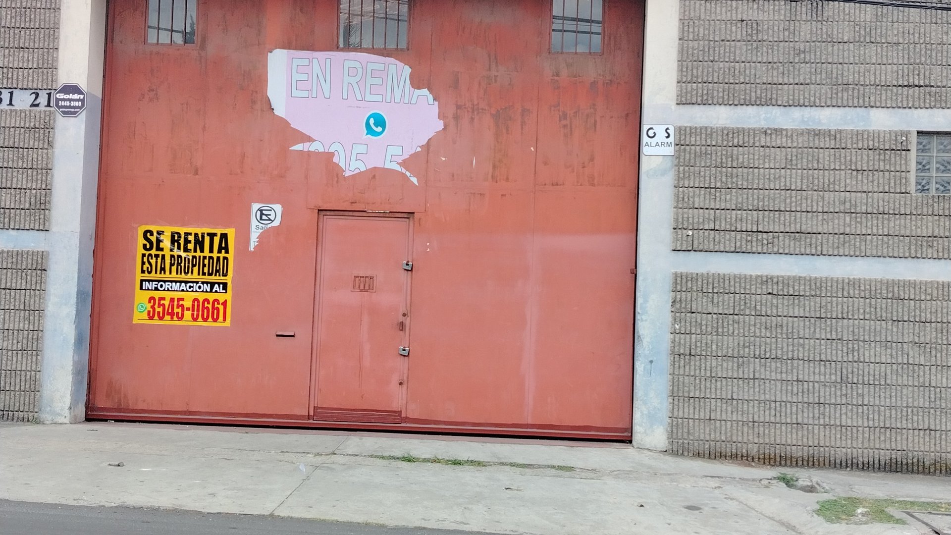 Se renta amplia bodega en zona 12 a una cuadra de AGUILAR BATRES.