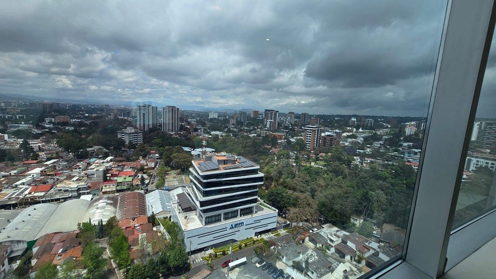 OFICINA GRANDE Y MODERNA EN ZONA PRADERA‼️ - Miniatura 12