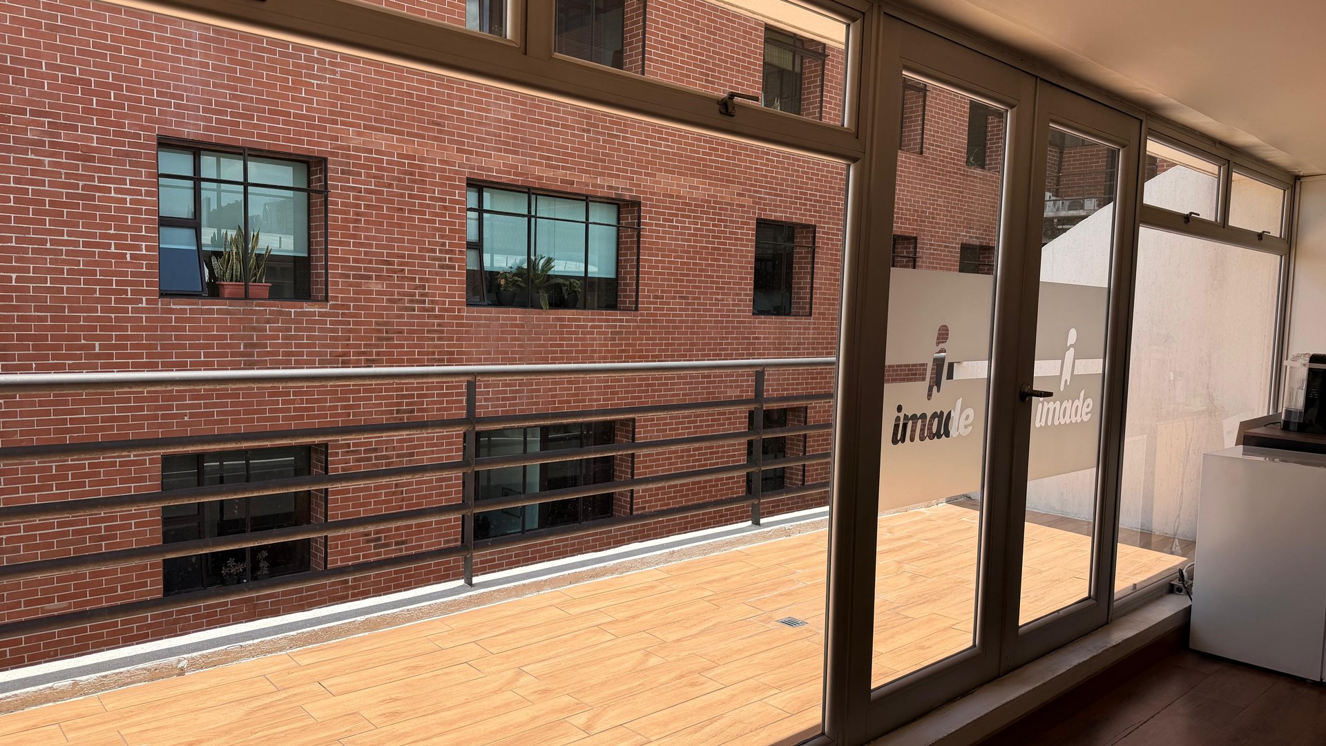 Oficina Premium 200m² Zona 11, Guatemala: ¡Ideal para tu Negocio! - Miniatura 2