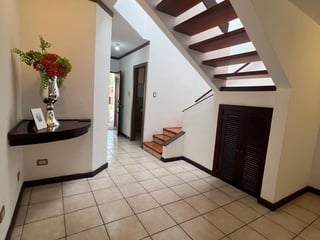 Casa con jardín en venta de 4 habitaciones en zona 16 Ref-5727 - 3