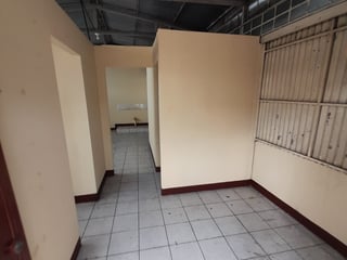 Casa en venta en Avenida Bolivar zona 8 | 10 habitaciones y 2 niveles - 2