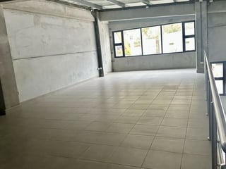 Calzada la paz / Bodega en renta zona 17 - 3