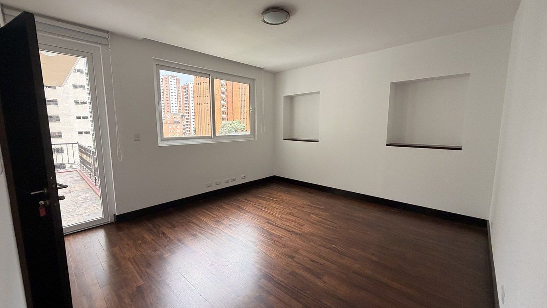 Apartamento en Alquiler | Edificio Quinta Avenida, Zona 14 - Miniatura 13