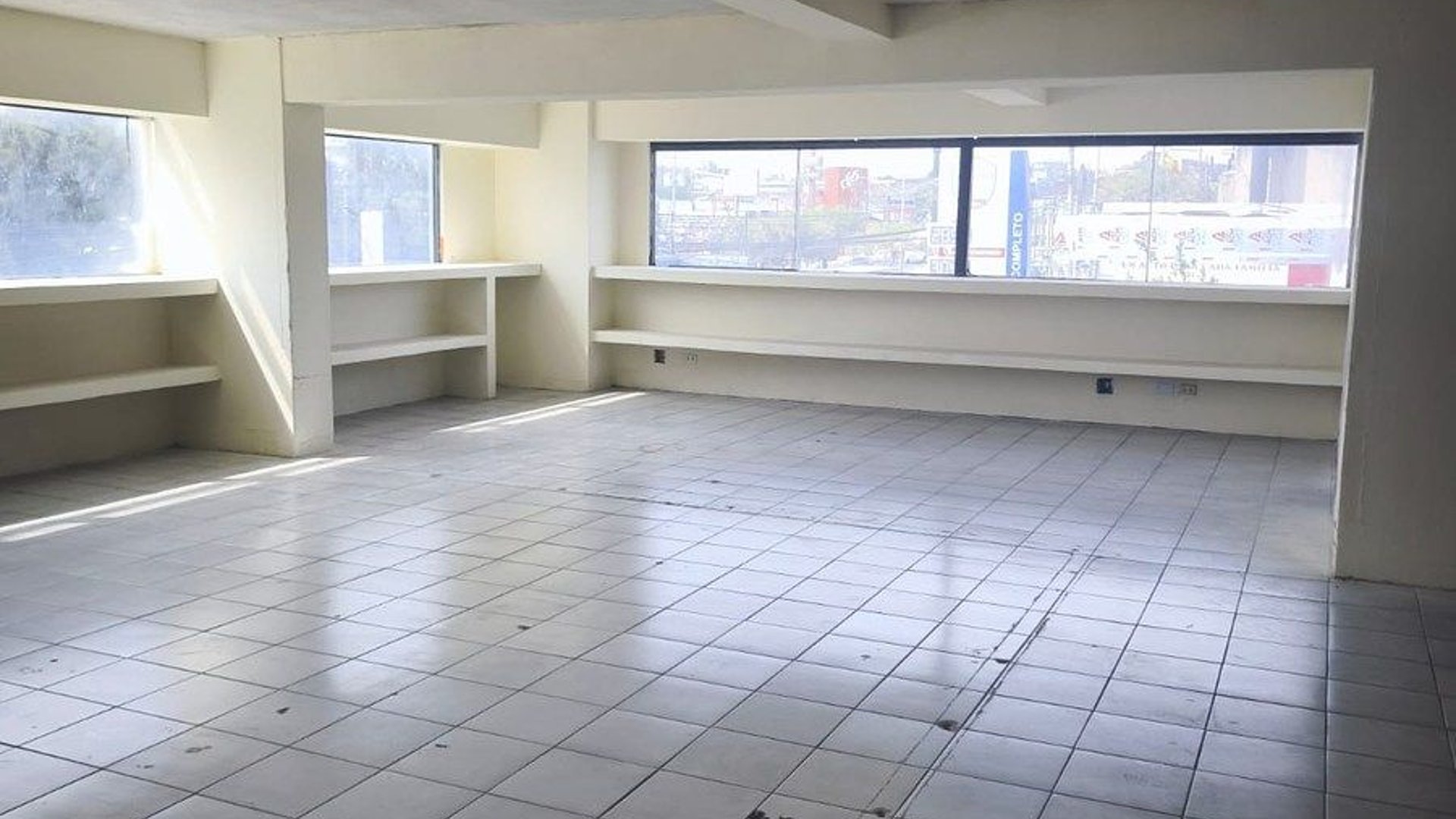 Bodega en Renta - Sobre Calzada Aguilar Batres Zona 12 - Miniatura 2