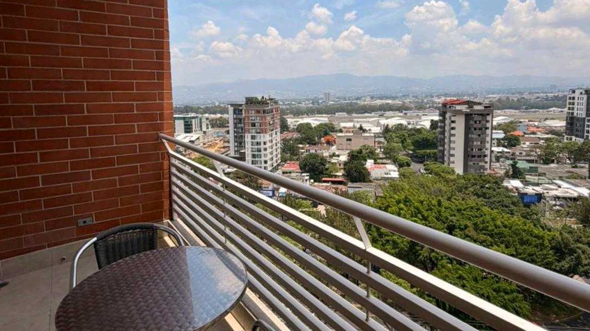 APARTAMENTO AMUEBLADO EN ALQUILER ???? Edificio Adriatika, Zona 14 - Miniatura 7