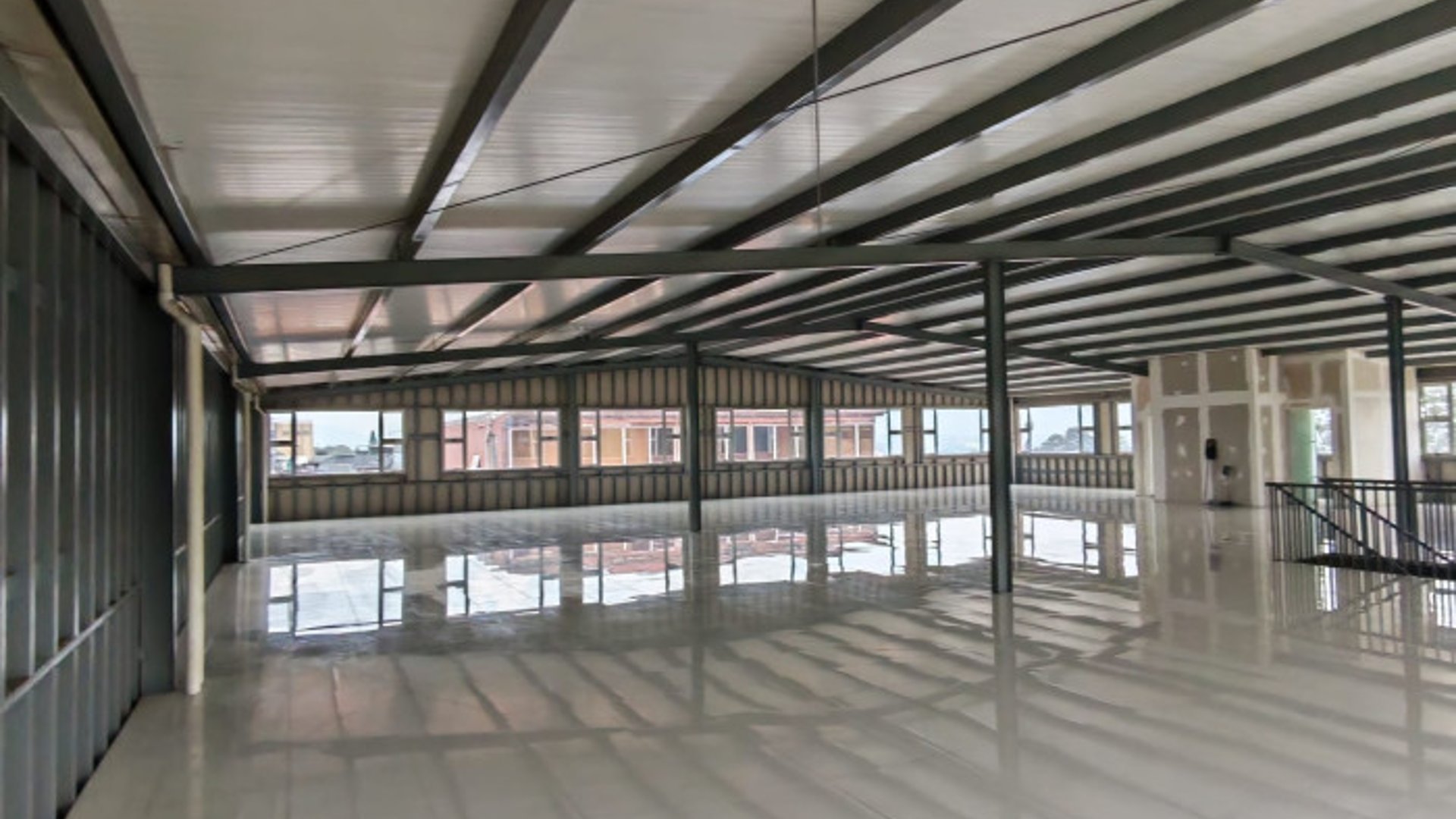 Rento Oficina Comercial en plaza Canadá zona 12 - Miniatura 12