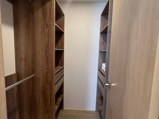 Vendo apartamento en Edificio MERAKI zona 10 por columpio de VH  - 4