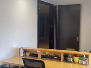 OFICINAS EN RENTA/VENTA EN EDIFICIO VASANTA ZONA 10 - Image 3