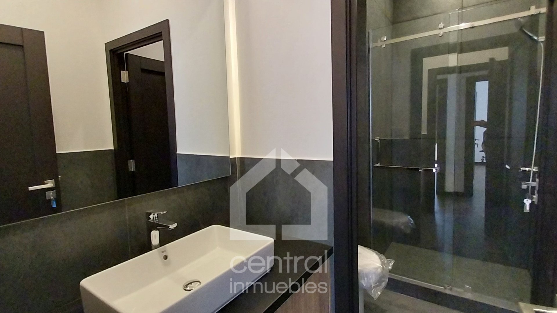Lujoso Apartamento en Renta con jardín privado en Nogales Cayalá - Miniatura 11