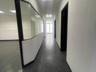 Oficina en edificio Zona 9 - 2