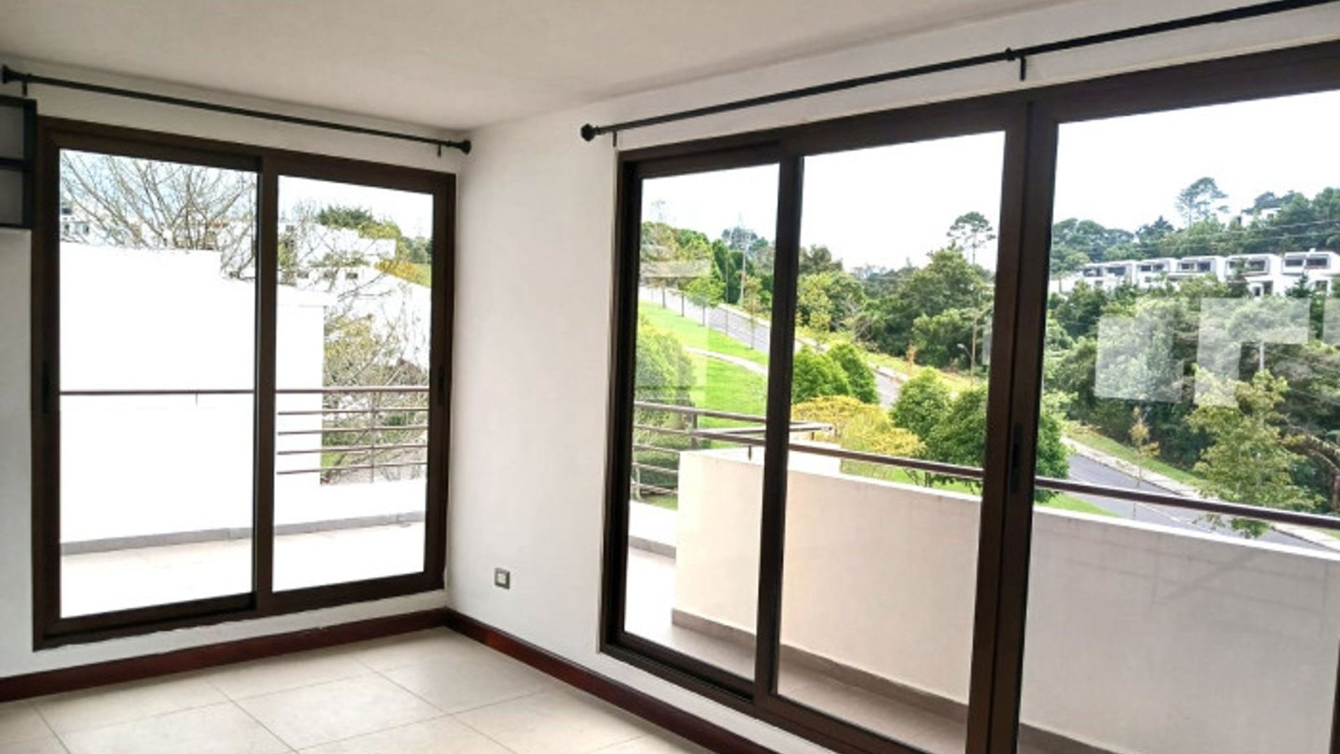 Casa moderna en renta en area exclusiva - Miniatura 11