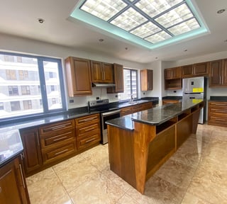 Penthouse en renta - 4 habitaciones y terraza amplia zona 14 Ref-5934