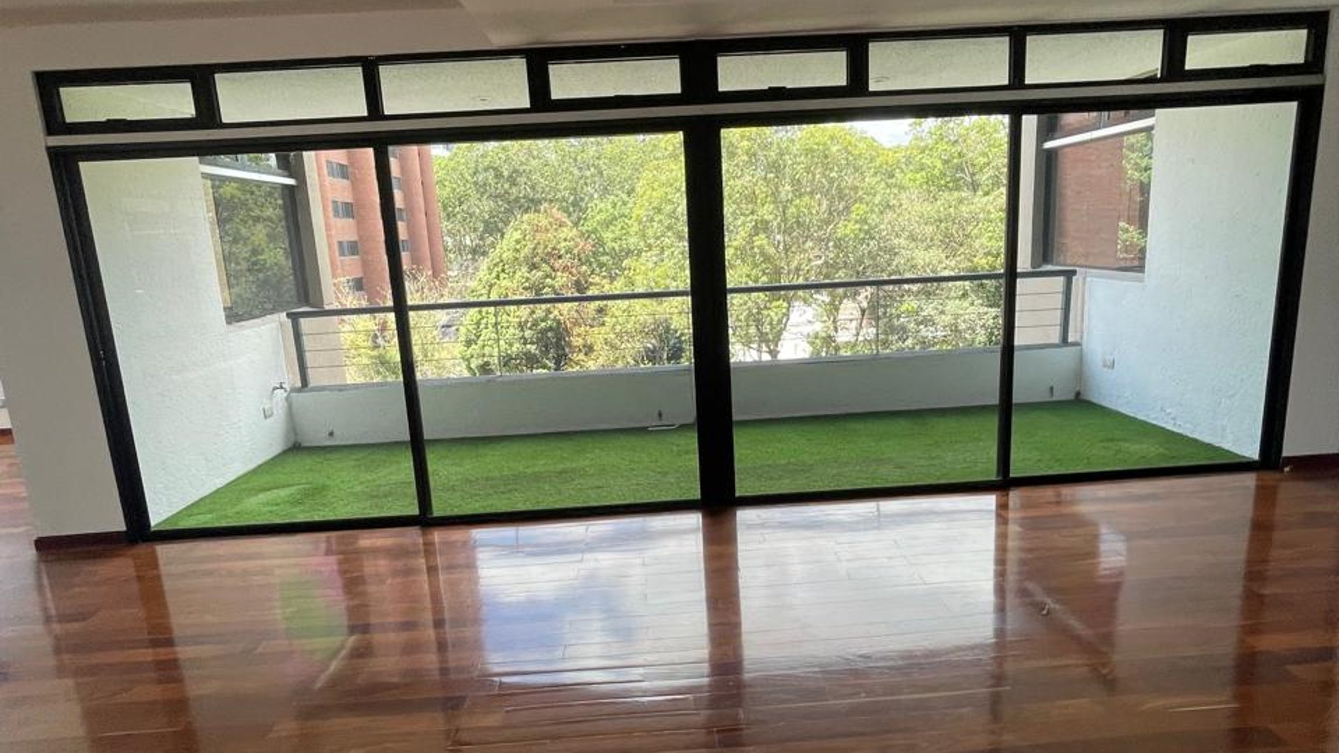 Exclusivo Apartamento de 400 m² en Villa Fontana, Zona 14 - Miniatura 2
