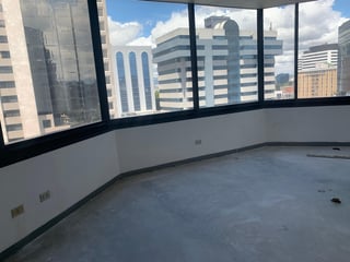 OFICINA DE 185 M2 EN EDIFICIO MURANO CENTER ZONA 10 - 2