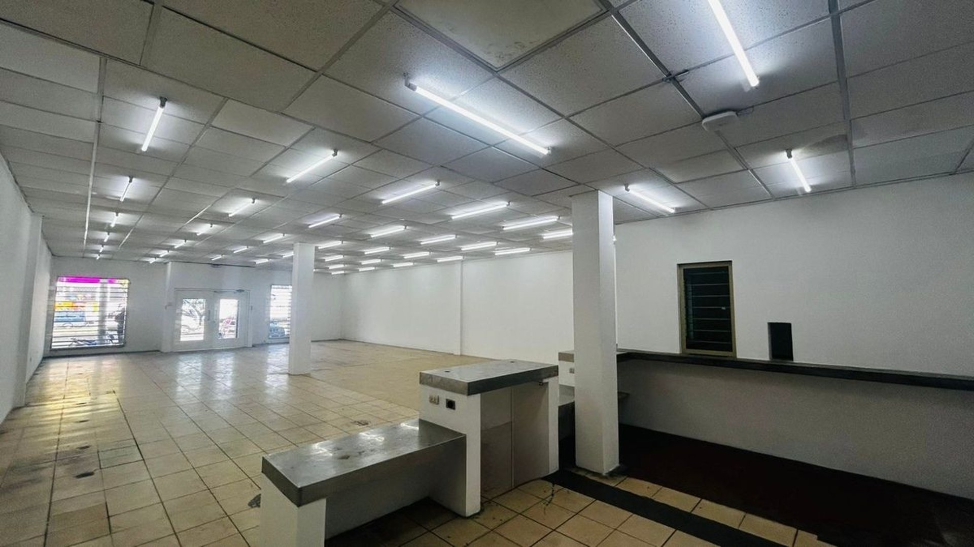Local con bodega en renta zona 7 / El Trébol - Miniatura 3