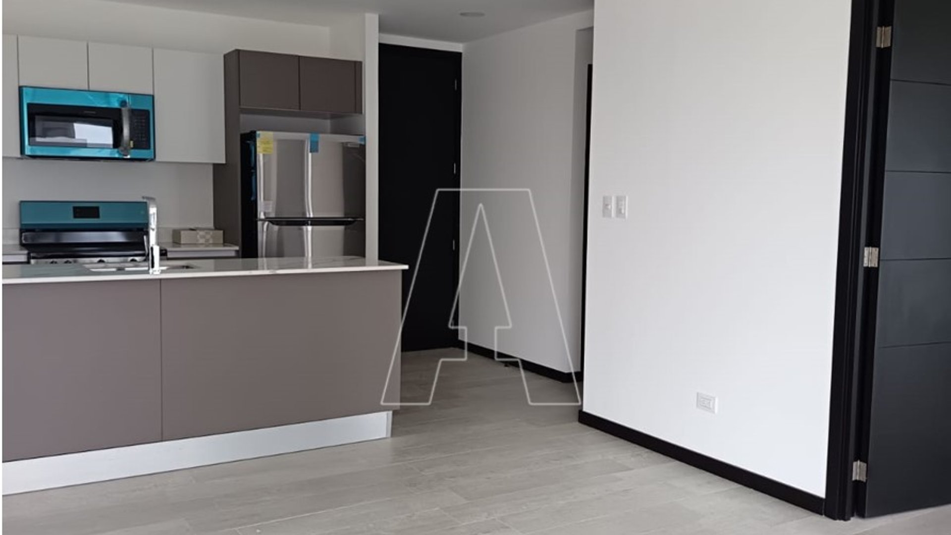 Moderno Apartamento en Renta - Zona 13, Avenida Las Américas - Miniatura 4