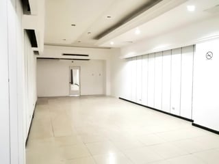 Local Comercial en Venta y Renta en Zona 10 - 2