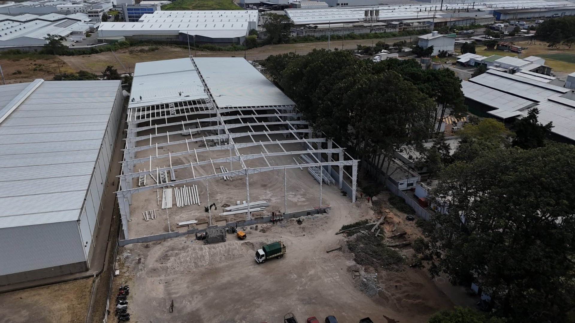 Warehouse for Rent in Palin: 7,732m², 4 Loading Docks | $55,283.80
