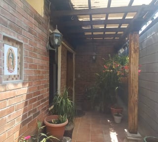 Casa con bodega en venta en zona 2 de Mixco Alvarado