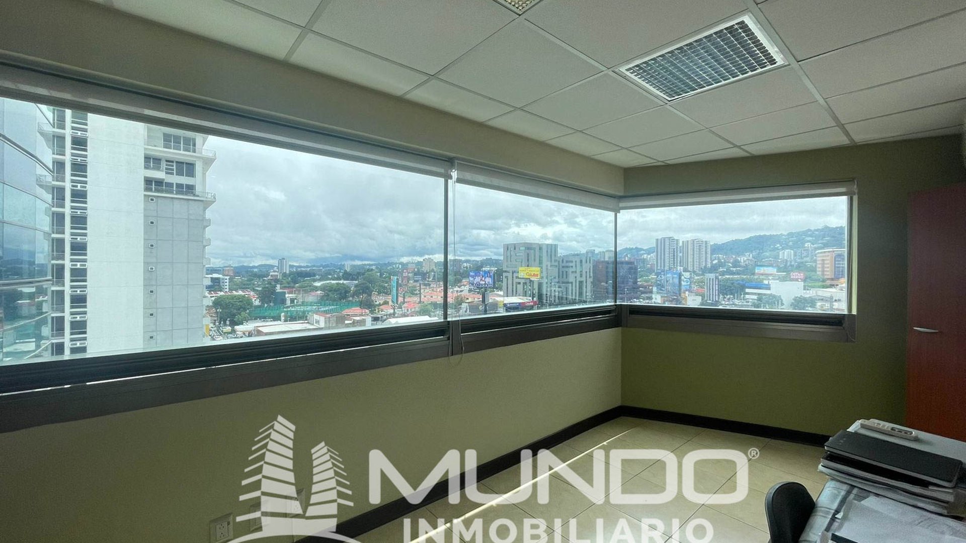 OFICINA EN VENTA EN ZONA 10 - Miniatura 7