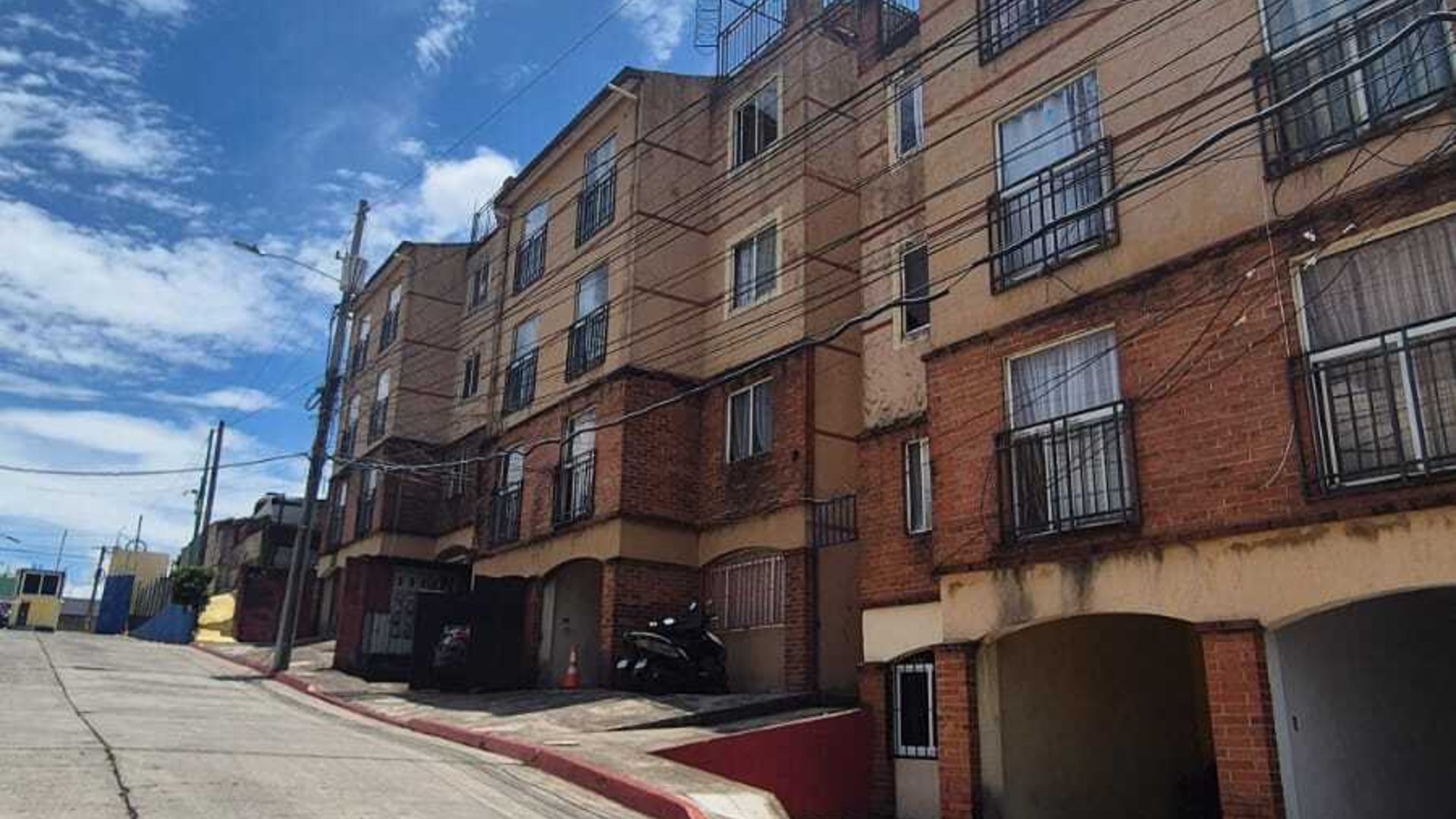 Apartamento en Venta De 2 Dormitorios En Zona 5 De VILLA NUEVA