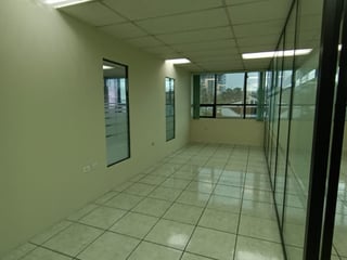 Oficina en renta en zona 9 Edificio Heralso - 2