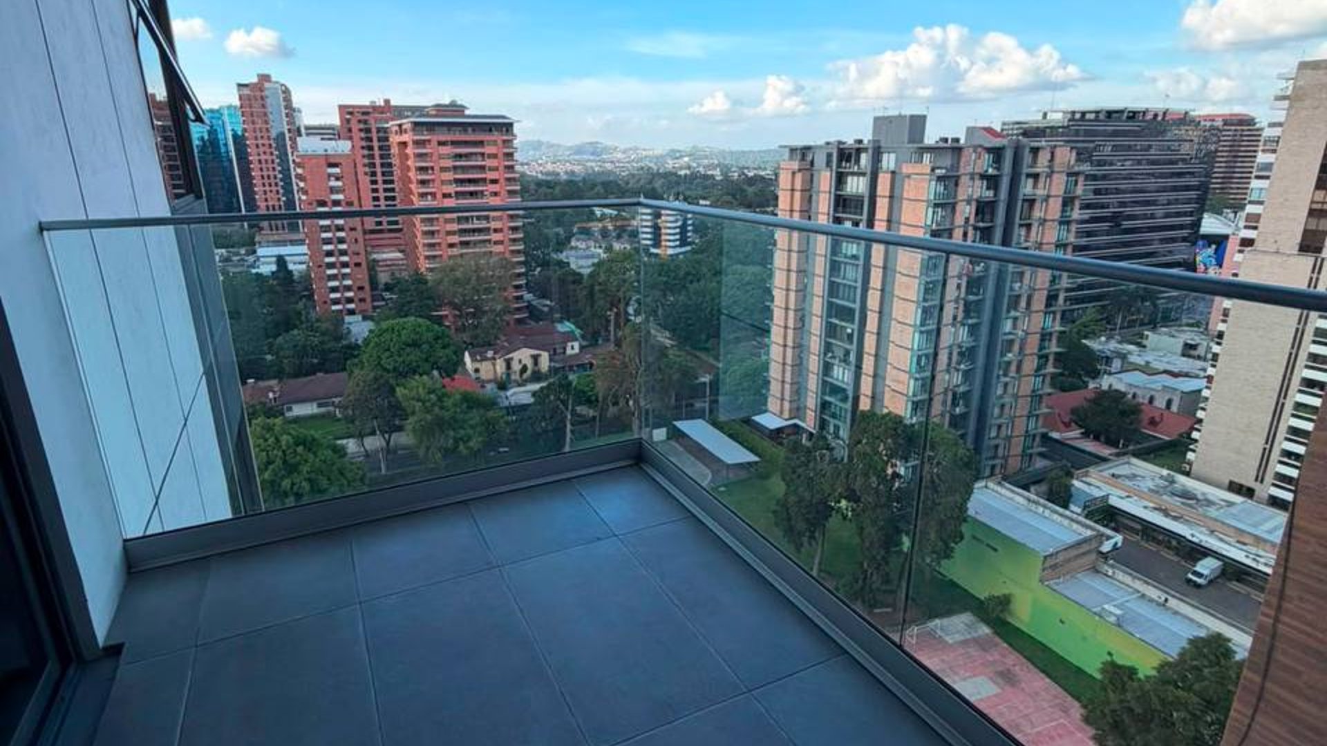 Apartamento en renta en Edificio Vasanta zona 10 - Miniatura 8