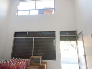 LOCAL COMERCIAL EN RENTA  PLAZA FLORENCIA ZONA 12 - 4
