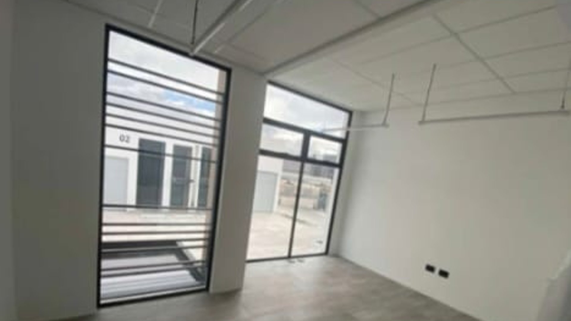 ???? OFIBODEGA EN RENTA – 160 M² | INTERNARANJO | MIXCO - Miniatura 3