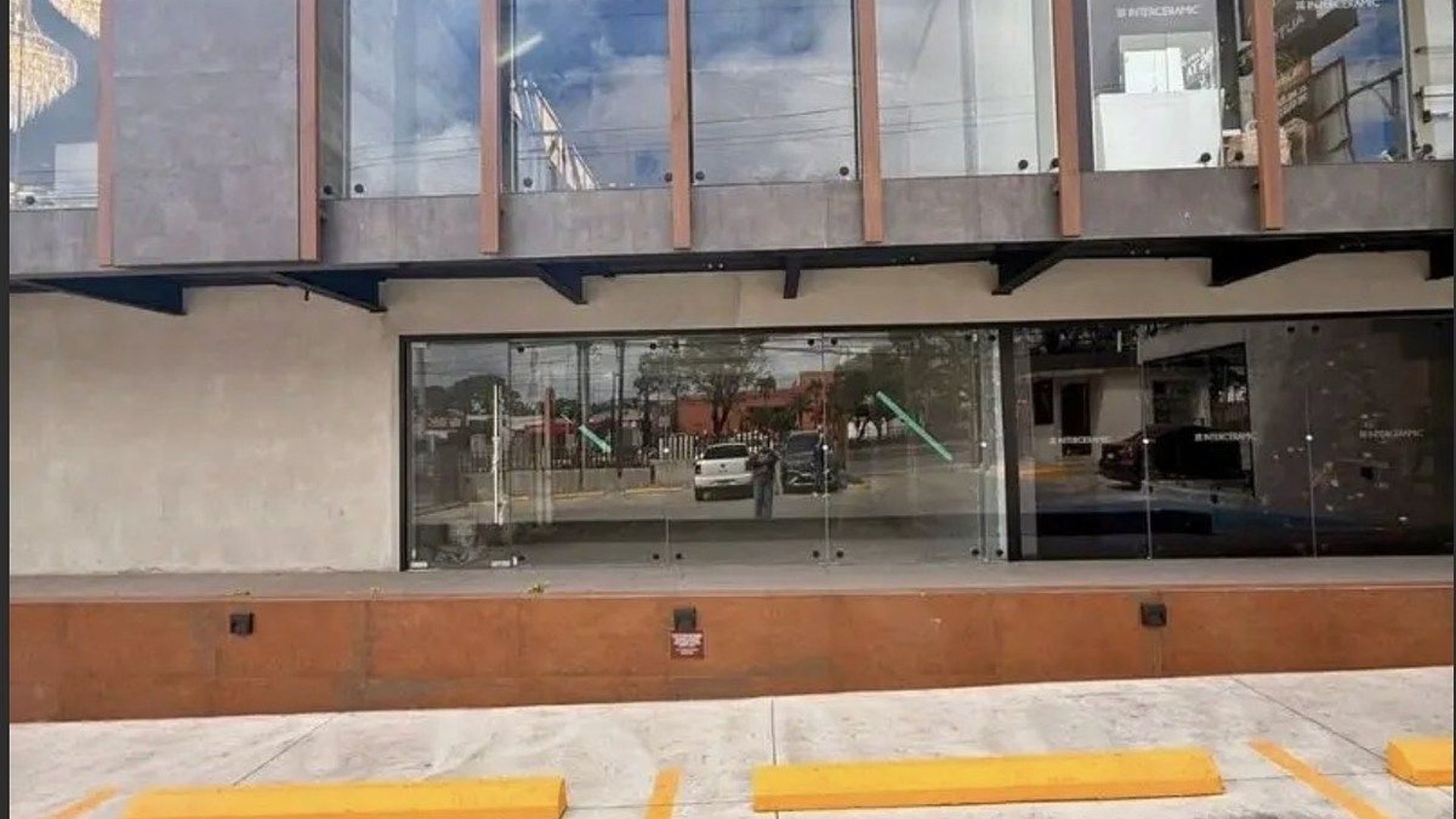 Local comercial en renta · Calzada Roosevelt · Zona 11