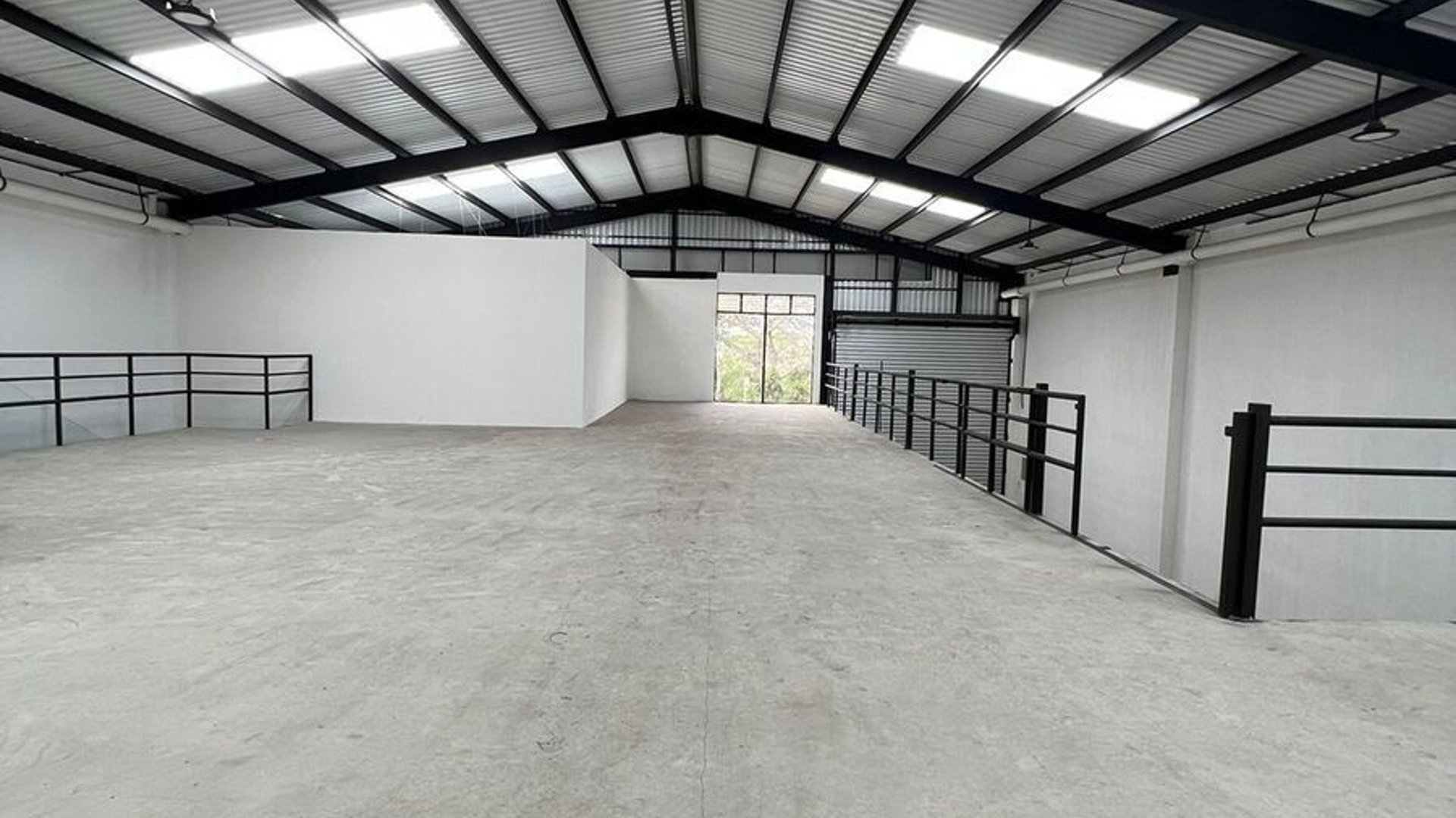VENDO / ALQUILO BODEGA – ZONA 13 - Miniatura 2