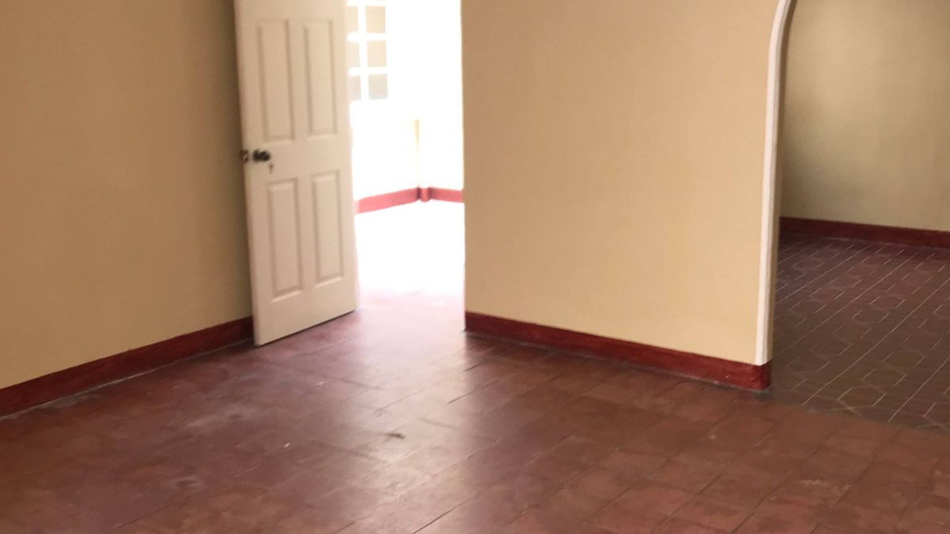 Casa de 4 habitaciones en alquiler, zona 1 - Miniatura 4