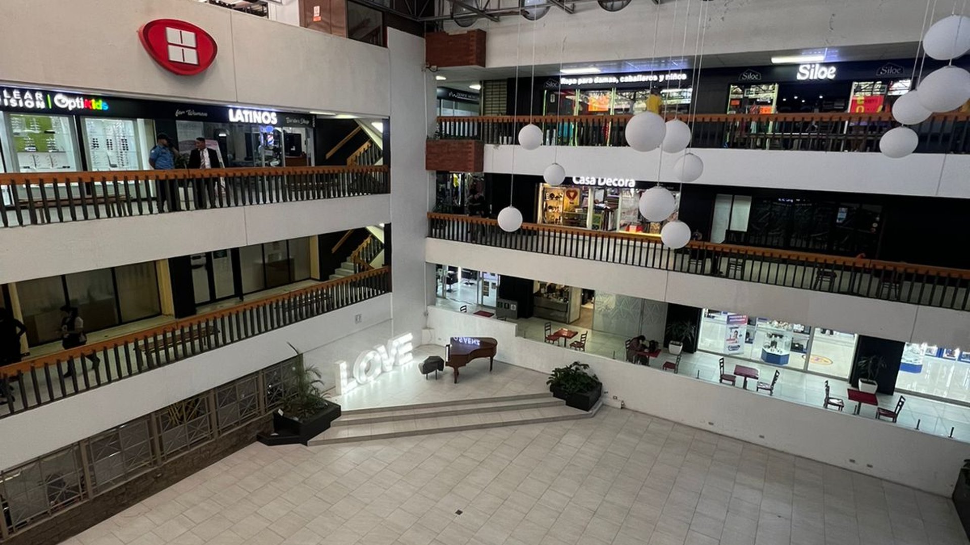 ???? ESPACIOS COMERCIALES EN RENTA –  CC VHII | ZONA 15 - Miniatura 4
