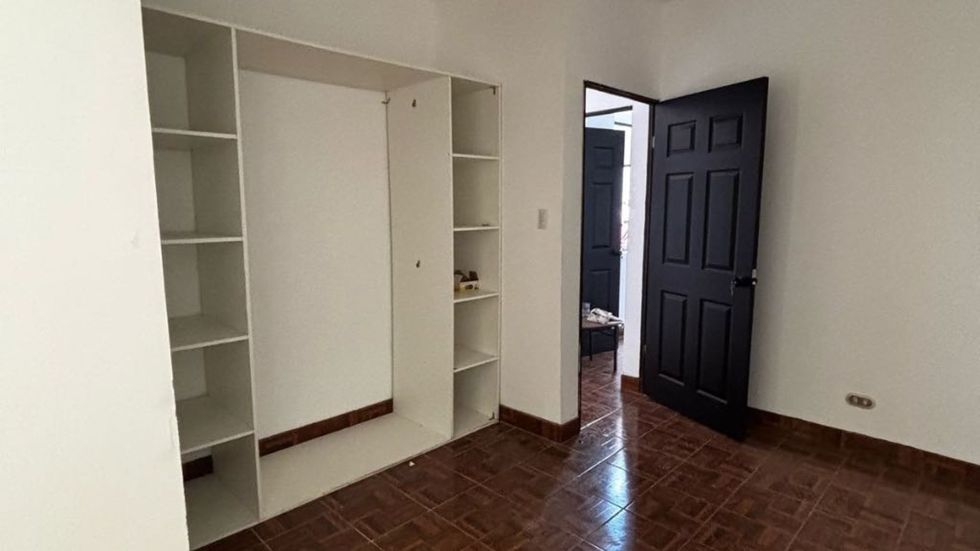 CASA EN RENTA EN ZONA 16 HACIENDA REAL  - Miniatura 5
