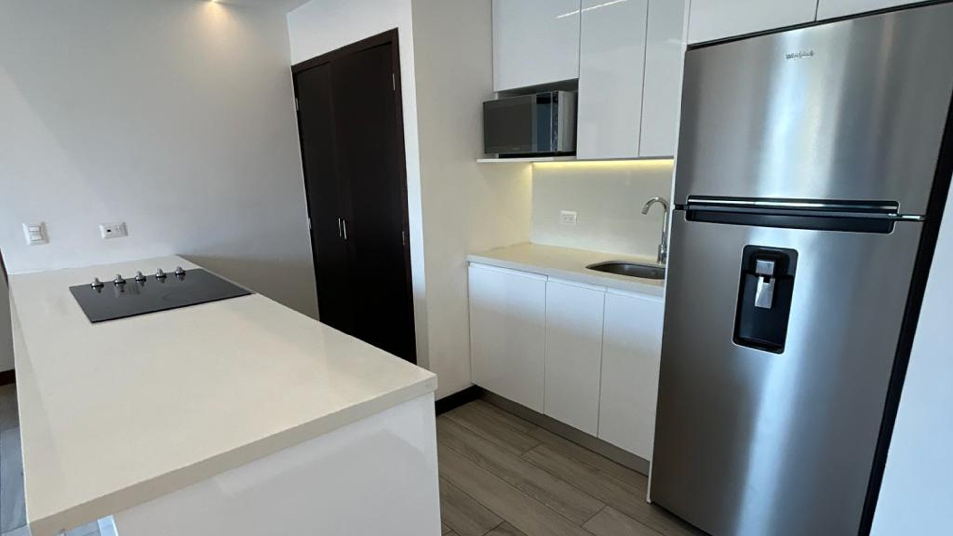Apartamento en renta Con Linea Blanca en zona 14 - Image 1