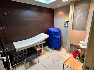 Vendo / Alquilo Oficina/clinica en Edificio Multimedica zona 15 - 4