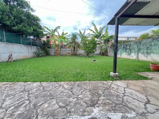CASA CON TERRENO AMPLIO IDEAL PARA DESARROLLAR EN ZONA 15 - 4