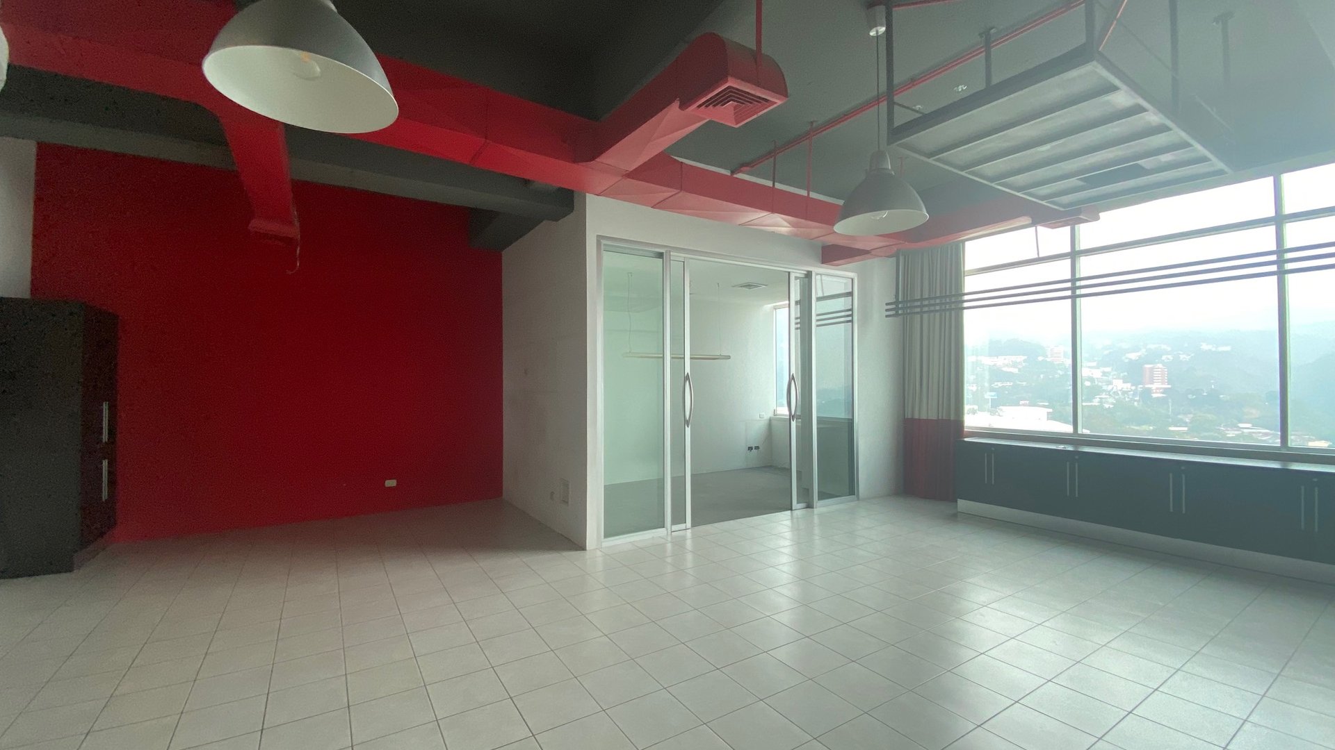 Oficina en nivel alto en alquiler o venta Zona Pradera zona 10
