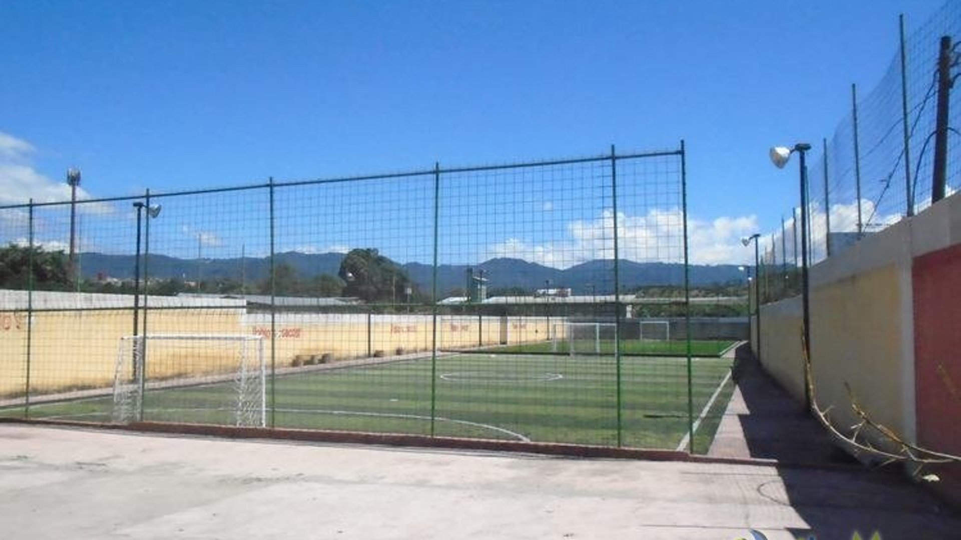 Terreno en Venta con canchas deportivas e instalaciones - Miniatura 2
