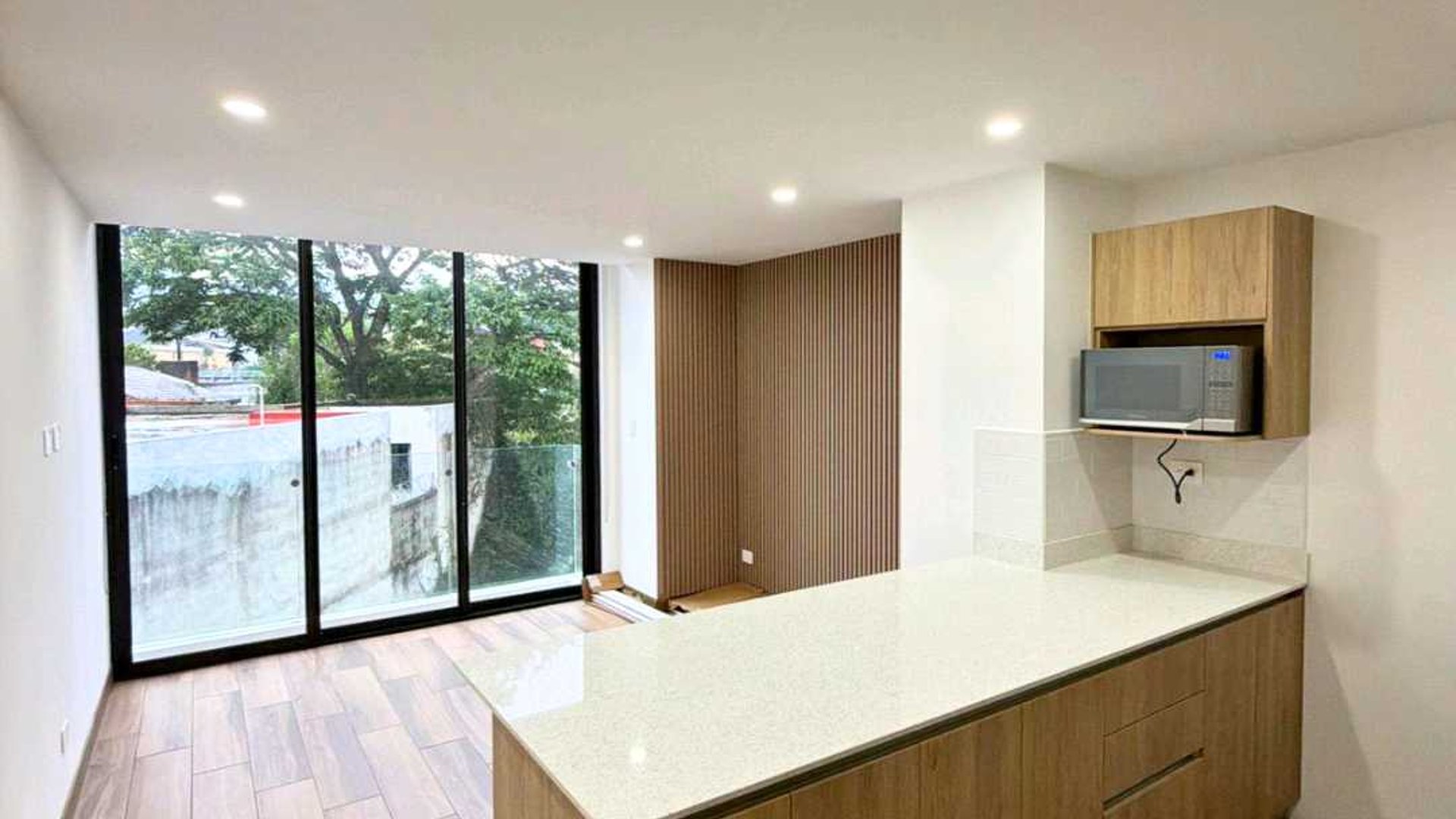 APARTAMENTO EN ALQUILER???? Edificio Privé, Zona 15 - Miniatura 3