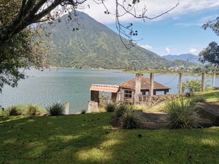Espectácular Casa Santiago Atitlán a la Venta - Image 1