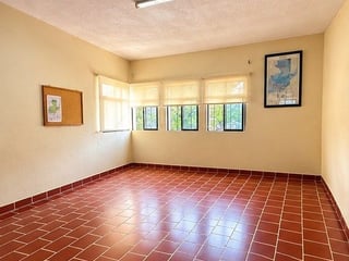 Casa en renta para oficinas o uso comercial | Amplio parqueo para 60 vehículos - 5