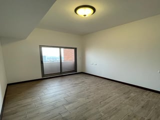 Apartamento en renta de 2 habitaciones con balcon en zona 10 Ref-5271 - 4