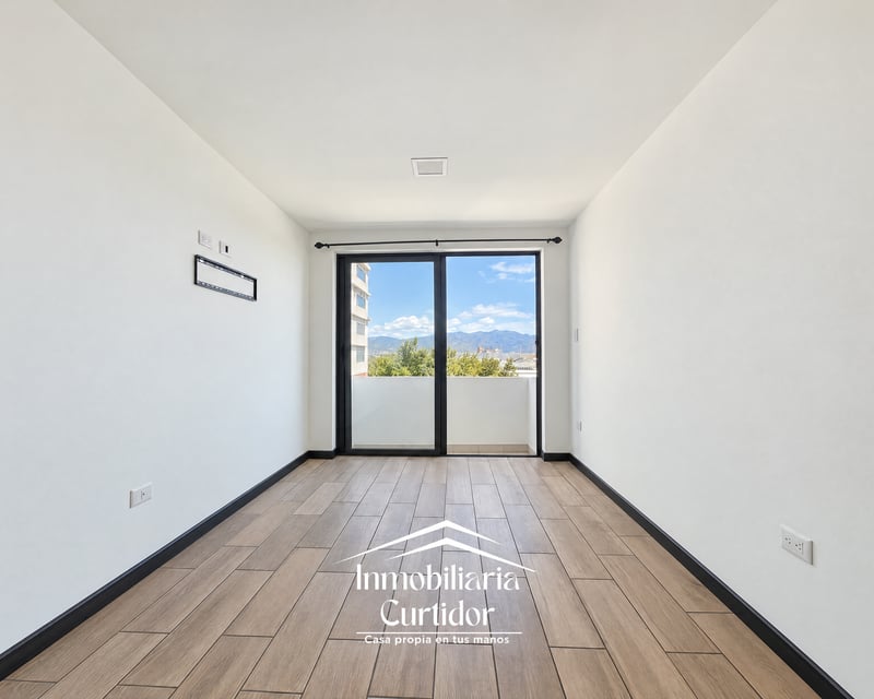 Apartamento en renta en Petápolis zona 12 - 3 habitaciones y área comercial