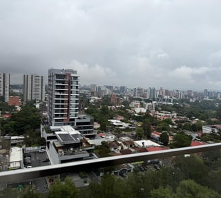 Gaura zona 15 Apartamento en renta