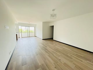 VENTA DE HERMOSO APARTAMENTO - PLAZA SEGHERIA, ZONA 14 - 2