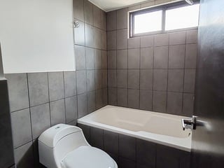 Apartamento en Venta Edificio Mariscal Uno Uno Zona 11 - Image 25