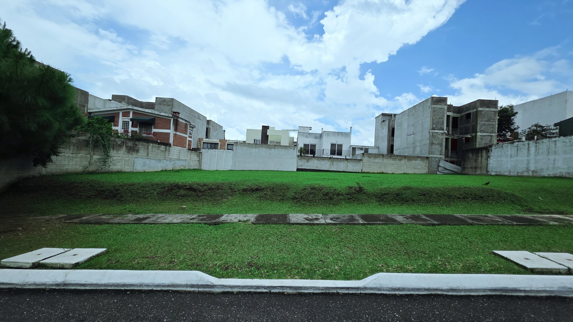 Terreno en Venta en Hacienda Real Zona 16 - Image 1